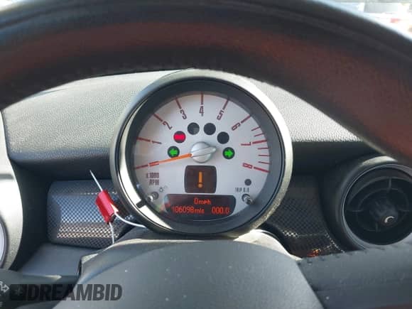 2011 MINI Hardtop S с VIN WMWSV3C53BTY21899, выставлен на аукционе IAAI как лот 43513791 с пробегом 106 098 миль миль и . История ставок и продаж доступна на DreamBid. Изображение 7.