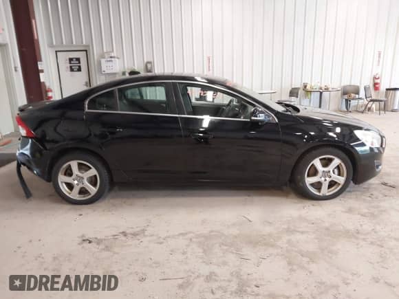 2013 Volvo S60 T5 z VIN YV1612FHXD2206043, wystawiony jako IAAI lot #43290534 z przebiegiem 134 874 mil mil oraz . Historia ofert i sprzedaży dostępna na DreamBid. Obrazek 13.