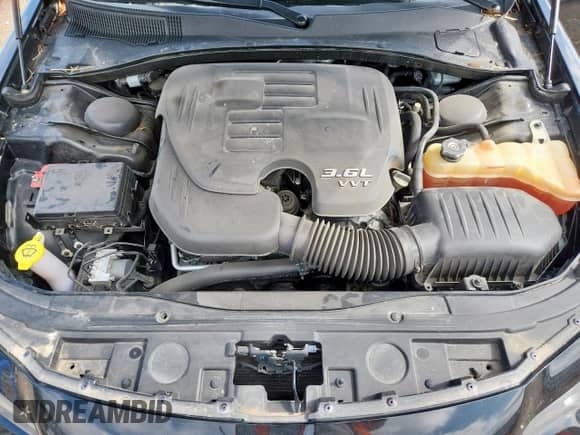 2016 Chrysler 300 S с VIN 2C3CCABG6GH252589, выставлен на аукционе Copart как лот 60805375 с пробегом 116 028 миль миль и Списание • Salvage title. История ставок и продаж доступна на DreamBid. Изображение 11.