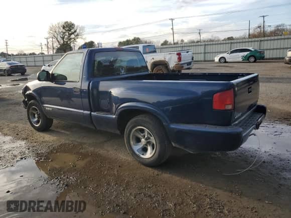 2002 Chevrolet S-10 with VIN 1GCCS145128126679, listed as a Copart auction lot 42479935 with 117,258 mi miles and Salvage title. Bid and sale history available at DreamBid. Image 2.