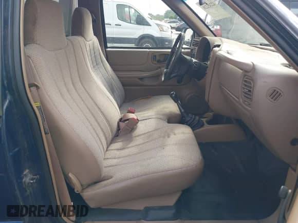 2000 Chevrolet S-10 с VIN 1GCCS1450YK233430, выставлен на аукционе IAAI как лот 42245220 с пробегом 141 469 миль миль и . История ставок и продаж доступна на DreamBid. Изображение 8.
