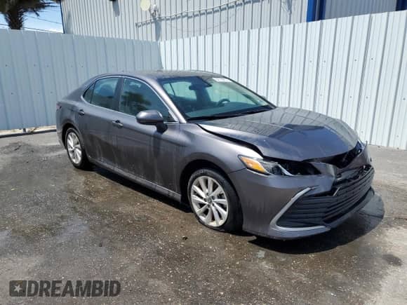2023 Toyota Camry LE z VIN 4T1C11AK4PU103811, wystawiony jako Copart lot #70062385 z przebiegiem 46 128 mil mil oraz Czysty tytuł • Clean title. Historia ofert i sprzedaży dostępna na DreamBid. Obrazek 4.