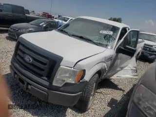 2010 Ford F-150 XL с VIN 1FTMF1C82AKE65683, выставлен на аукционе Copart как лот 52173035 с пробегом Не указан миль и Списание • Salvage title. История ставок и продаж доступна на DreamBid. Изображение 1.
