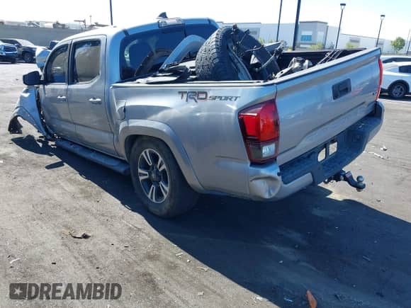 2019 Toyota Tacoma SR5 z VIN 3TMAZ5CN1KM099779, wystawiony jako IAAI lot #42687831 z przebiegiem 99 997 mil mil oraz . Historia ofert i sprzedaży dostępna na DreamBid. Obrazek 15.