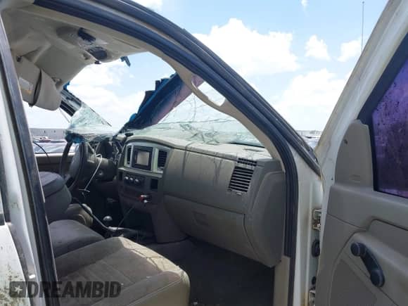 2008 Dodge 2500 SLT с VIN 3D7KS28A08G158976, выставлен на аукционе IAAI как лот 42554240 с пробегом Не указан миль и . История ставок и продаж доступна на DreamBid. Изображение 5.
