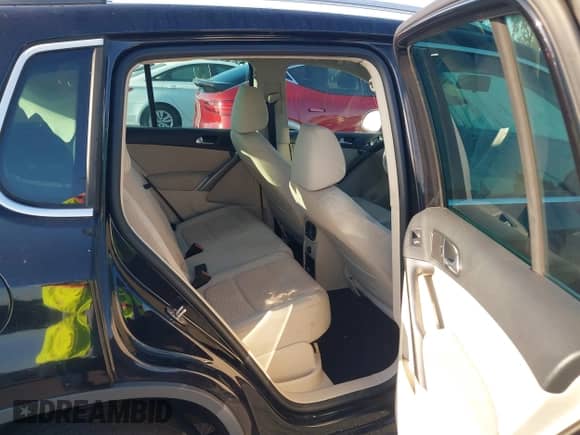 2009 Volkswagen Tiguan S с VIN WVGAV75N69W002294, выставлен на аукционе IAAI как лот 43149013 с пробегом 109 635 миль миль и . История ставок и продаж доступна на DreamBid. Изображение 8.