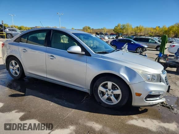 2015 Chevrolet Cruze LT z VIN 1G1PC5SBXF7262652, wystawiony jako Copart lot #86706305 z przebiegiem 302 241 mil mil oraz Szkoda całkowita • Salvage title. Historia ofert i sprzedaży dostępna na DreamBid. Obrazek 4.