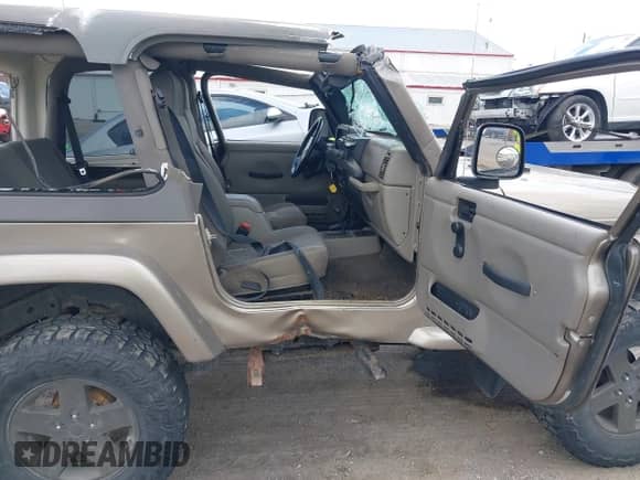 2004 Jeep Wrangler Sahara с VIN 1J4FA59S54P740417, выставлен на аукционе IAAI как лот 42382078 с пробегом 200 108 миль миль и . История ставок и продаж доступна на DreamBid. Изображение 5.