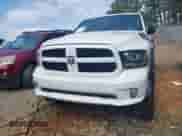 2013 Ram 1500 Express z VIN 1C6RR7KT4DS575071, wystawiony jako IAAI lot #43307867 z przebiegiem 287 854 mil mil oraz . Historia ofert i sprzedaży dostępna na DreamBid. Obrazek 12.