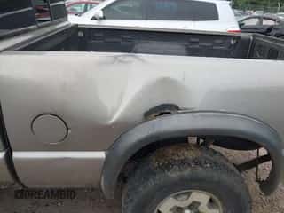 2002 Chevrolet S-10 LS с VIN 1GCCT19W928135600, выставлен на аукционе IAAI как лот 42948133 с пробегом 207 507 миль миль и . История ставок и продаж доступна на DreamBid. Изображение 6.