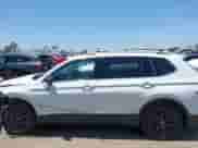 2024 Volkswagen Tiguan SE with VIN 3VVNB7AX4RM198923, listed as a IAAI auction lot 42312597 with 6,827 mi miles and . Bid and sale history available at DreamBid. Image 14.