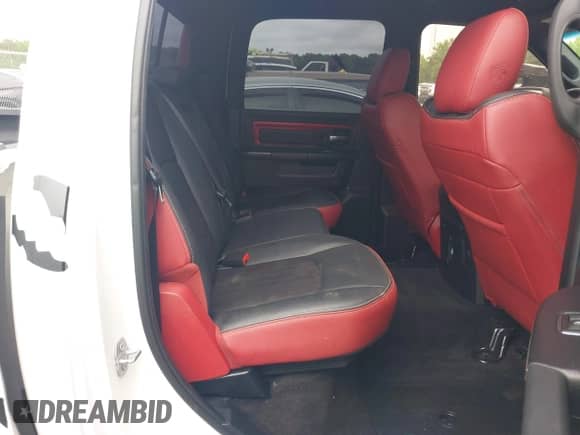 2017 Ram 1500 Rebel z VIN 1C6RR7YT7HS575529, wystawiony jako IAAI lot #42125529 z przebiegiem 110 722 mil mil oraz . Historia ofert i sprzedaży dostępna na DreamBid. Obrazek 8.