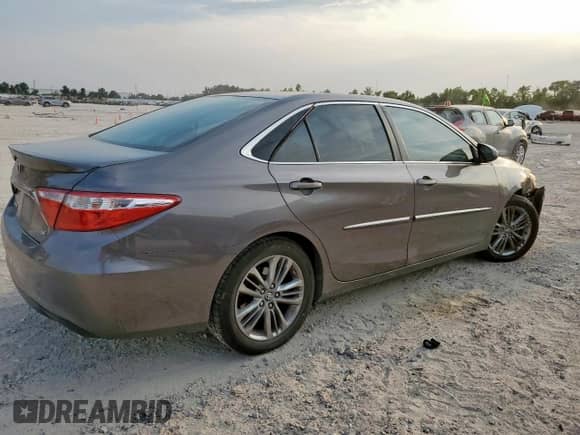 2017 Toyota Camry XLE with VIN 4T1BF1FK6HU267701, listed as a Copart auction lot 81297635 with 118,034 mi miles and Salvage title. Bid and sale history available at DreamBid. Image 3.