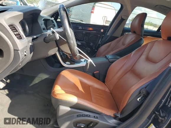2013 Volvo S60 T5 Premier с VIN YV1612FS7D2205167, выставлен на аукционе Copart как лот 81366115 с пробегом 110 796 миль миль и Списание • Salvage title. История ставок и продаж доступна на DreamBid. Изображение 7.