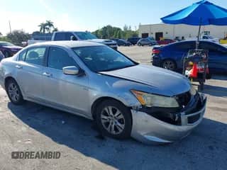 2010 Honda Accord LX z VIN 1HGCP2F35AA172351, wystawiony jako IAAI lot #43310457 z przebiegiem 96 923 mil mil oraz . Historia ofert i sprzedaży dostępna na DreamBid. Obrazek 1.