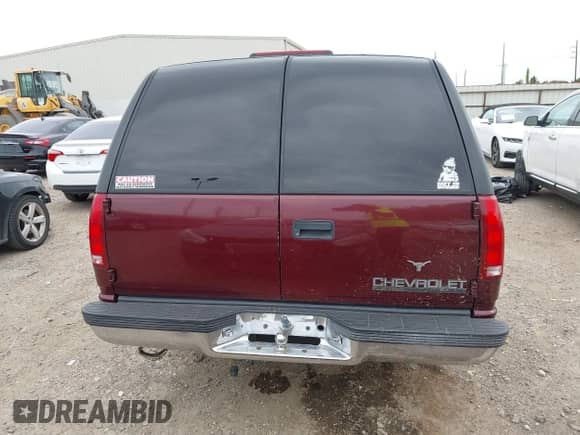 1999 Chevrolet Suburban z VIN 3GNEC16R8XG208553, wystawiony jako IAAI lot #42749722 z przebiegiem 407 935 mil mil oraz . Historia ofert i sprzedaży dostępna na DreamBid. Obrazek 16.