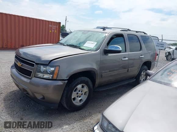 2013 Chevrolet Tahoe LS with VIN 1GNSKAE05DR155928, listed as a IAAI auction lot 42337097 with 191,634 mi miles and . Bid and sale history available at DreamBid. Image 2.