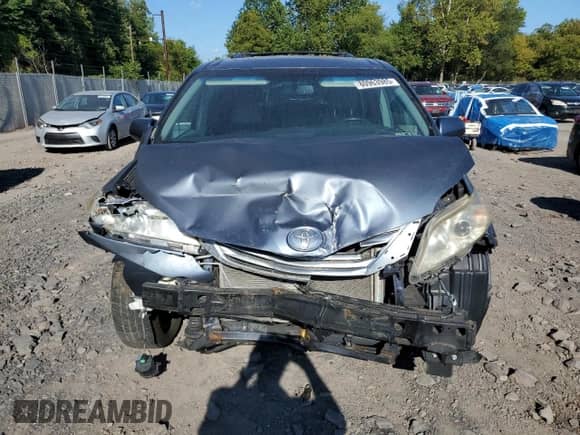 2016 Toyota Sienna XLE with VIN 5TDYK3DC8GS748828, listed as a Copart auction lot 80963985 with 136,362 mi miles and Salvage title. Bid and sale history available at DreamBid. Image 5.