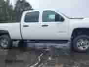 2013 Chevrolet Silverado 2500HD Work Truck z VIN 1GC1KVC85DF123549, wystawiony jako IAAI lot #41683756 z przebiegiem 150 572 mil mil oraz . Historia ofert i sprzedaży dostępna na DreamBid. Obrazek 14.