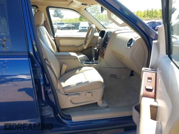 2008 Ford Explorer Eddie Bauer z VIN 1FMEU74EX8UA65477, wystawiony jako IAAI lot #43343910 z przebiegiem 176 550 mil mil oraz . Historia ofert i sprzedaży dostępna na DreamBid. Obrazek 5.