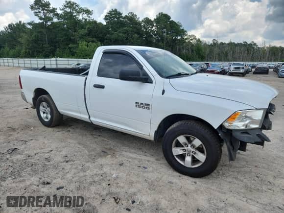 2018 Ram 1500 Tradesman z VIN 3C6JR6DG9JG186064, wystawiony jako Copart lot #63683485 z przebiegiem 160 406 mil mil oraz Szkoda całkowita • Salvage title. Historia ofert i sprzedaży dostępna na DreamBid. Obrazek 4.