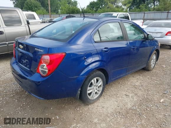 2012 Chevrolet Sonic LS с VIN 1G1JB5SH7C4212642, выставлен на аукционе IAAI как лот 42669165 с пробегом 171 718 миль миль и . История ставок и продаж доступна на DreamBid. Изображение 4.
