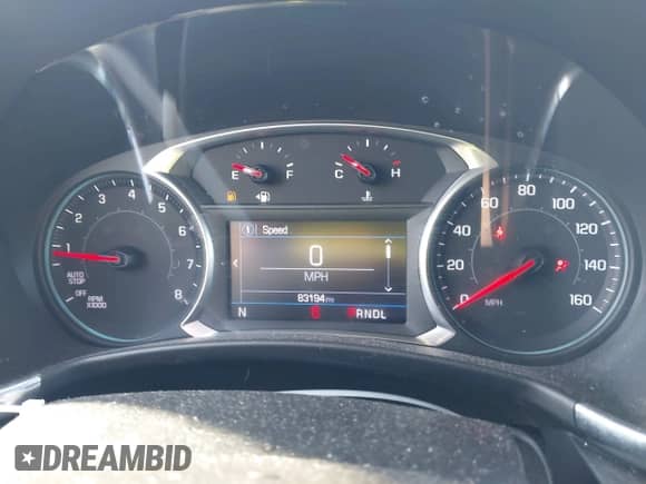 2019 Chevrolet Equinox LT z VIN 2GNAXJEV3K6250506, wystawiony jako IAAI lot #43140453 z przebiegiem 83 194 mil mil oraz . Historia ofert i sprzedaży dostępna na DreamBid. Obrazek 7.