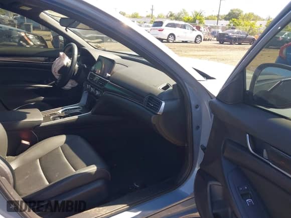 2022 Honda Accord Sport z VIN 1HGCV2F33NA016255, wystawiony jako IAAI lot #43075139 z przebiegiem 10 547 mil mil oraz . Historia ofert i sprzedaży dostępna na DreamBid. Obrazek 5.