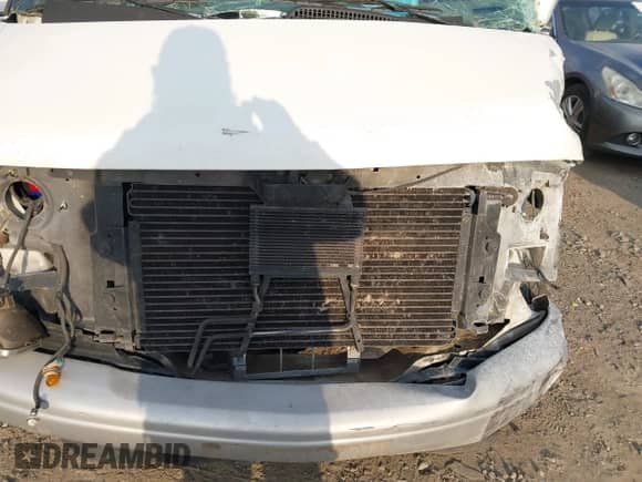 2000 Chevrolet Express z VIN 1GAHG39R3Y1163418, wystawiony jako IAAI lot #41864583 z przebiegiem 137 770 mil mil oraz . Historia ofert i sprzedaży dostępna na DreamBid. Obrazek 13.