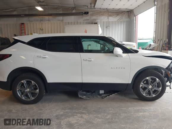 2024 Chevrolet Blazer LT с VIN 3GNKBCR42RS223325, выставлен на аукционе IAAI как лот 42352529 с пробегом 11 312 миль миль и . История ставок и продаж доступна на DreamBid. Изображение 13.