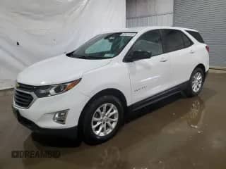 2020 Chevrolet Equinox LS z VIN 2GNAXSEV0L6121260, wystawiony jako Copart lot #54696865 z przebiegiem 67 596 mil mil oraz Czysty tytuł • Clean title. Historia ofert i sprzedaży dostępna na DreamBid. Obrazek 1.