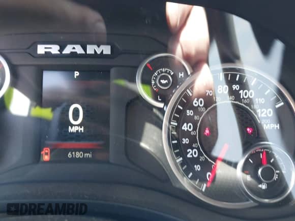 2025 Ram 1500 Lone Star z VIN 1C6SRFFP2SN538752, wystawiony jako IAAI lot #42266903 z przebiegiem 6 180 mil mil oraz . Historia ofert i sprzedaży dostępna na DreamBid. Obrazek 7.