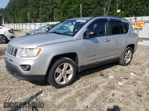 2011 Jeep Compass Latitude с VIN 1J4NF1FB2BD135425, выставлен на аукционе Copart как лот 63449735 с пробегом 85 497 миль миль и На запчасти • Non repairable. История ставок и продаж доступна на DreamBid. Изображение 1.