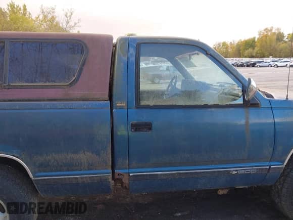 1991 Chevrolet Silverado 1500 z VIN 1GCDK14K3MZ161358, wystawiony jako IAAI lot #43497856 z przebiegiem 143 100 mil mil oraz . Historia ofert i sprzedaży dostępna na DreamBid. Obrazek 8.