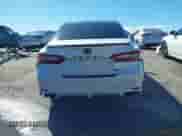 2018 Toyota Camry XSE z VIN 4T1B61HK6JU130616, wystawiony jako IAAI lot #43458207 z przebiegiem 136 344 mil mil oraz . Historia ofert i sprzedaży dostępna na DreamBid. Obrazek 17.