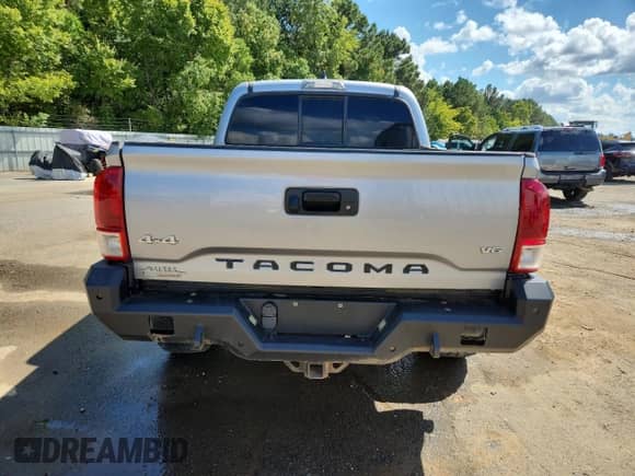2020 Toyota Tacoma SR5 z VIN 3TMCZ5AN1LM311240, wystawiony jako Copart lot #85188965 z przebiegiem 149 027 mil mil oraz Szkoda całkowita • Salvage title. Historia ofert i sprzedaży dostępna na DreamBid. Obrazek 6.