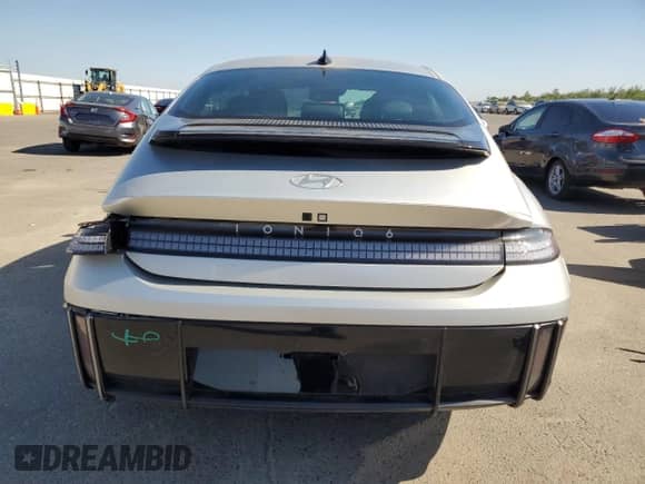 2023 Hyundai Ioniq 6 Preferred z VIN KMHM34AC8PA042828, wystawiony jako Copart lot #58494964 z przebiegiem 3 794 mil mil oraz Szkoda całkowita • Salvage title. Historia ofert i sprzedaży dostępna na DreamBid. Obrazek 6.
