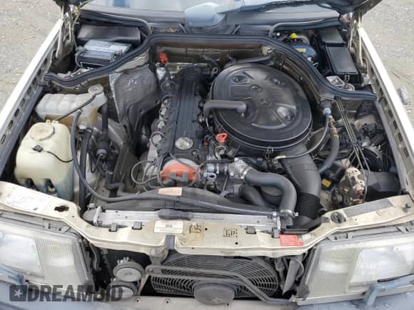 1986 Mercedes-Benz 300 E z VIN WDBEA30D6GA268125, wystawiony jako Copart lot #86553085 z przebiegiem 106 362 mil mil oraz Czysty tytuł • Clean title. Historia ofert i sprzedaży dostępna na DreamBid. Obrazek 11.