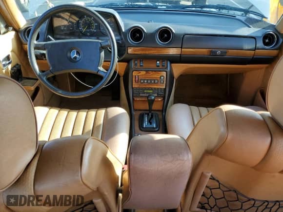 1984 Mercedes-Benz 300 D с VIN WDBAB33A1EA106820, выставлен на аукционе Copart как лот 84257695 с пробегом 414 000 миль миль и Чистый • Clean title. История ставок и продаж доступна на DreamBid. Изображение 8.