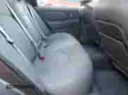 2001 Hyundai Sonata GLS z VIN KMHWF35V21A498000, wystawiony jako Copart lot #47246965 z przebiegiem 111 616 mil mil oraz Szkoda całkowita • Salvage title. Historia ofert i sprzedaży dostępna na DreamBid. Obrazek 10.