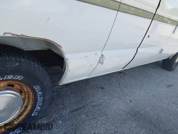 1998 Ford Econoline Cargo с VIN 1FTRE1428WHB49258, выставлен на аукционе IAAI как лот 43514004 с пробегом 229 779 миль миль и . История ставок и продаж доступна на DreamBid. Изображение 12.