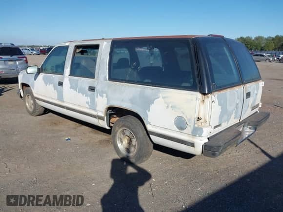 1995 Chevrolet Suburban z VIN 1GNEC16K2SJ334532, wystawiony jako IAAI lot #43491016 z przebiegiem 220 190 mil mil oraz . Historia ofert i sprzedaży dostępna na DreamBid. Obrazek 3.