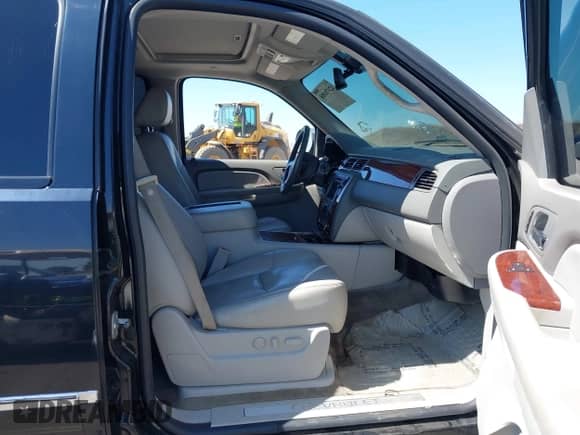 2009 Chevrolet Tahoe LTZ с VIN 1GNFK33059R209350, выставлен на аукционе IAAI как лот 42478088 с пробегом 179 801 миль миль и . История ставок и продаж доступна на DreamBid. Изображение 5.