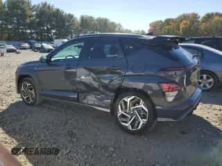 2024 Hyundai Kona N Line с VIN KM8HACA3XRU069998, выставлен на аукционе Copart как лот 77043434 с пробегом 5 459 миль миль и Списание • Salvage title. История ставок и продаж доступна на DreamBid. Изображение 2.