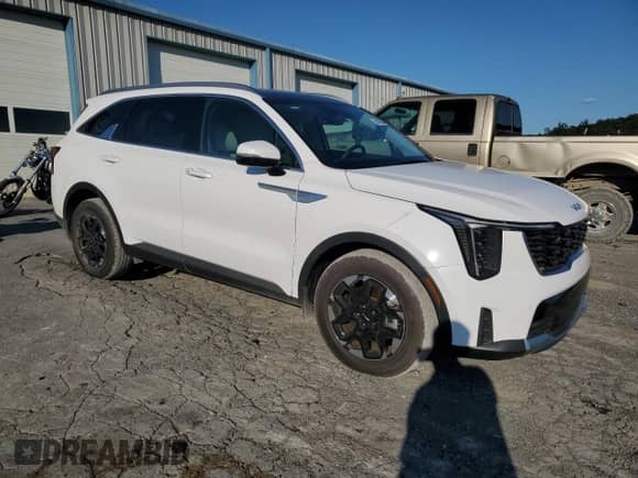 2025 Kia Sorento S с VIN 5XYRL4JC9SG374294, выставлен на аукционе Copart как лот 70008985 с пробегом 3 357 миль миль и Списание • Salvage title. История ставок и продаж доступна на DreamBid. Изображение 4.