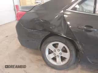 2015 Chevrolet Malibu LS z VIN 1G11B5SL2FF222881, wystawiony jako IAAI lot #43165761 z przebiegiem 153 484 mil mil oraz . Historia ofert i sprzedaży dostępna na DreamBid. Obrazek 6.