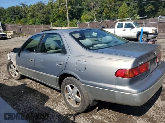 2001 Toyota Camry LE with VIN JT2BF22K310297129, listed as a Copart auction lot 71644425 with 271,407 mi miles and Salvage title. Bid and sale history available at DreamBid. Image 2.