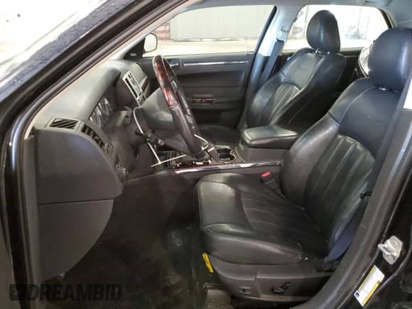 2008 Chrysler 300 C с VIN 2C3LK63H18H270636, выставлен на аукционе Copart как лот 65391535 с пробегом 165 785 миль миль и Списание • Salvage title. История ставок и продаж доступна на DreamBid. Изображение 7.