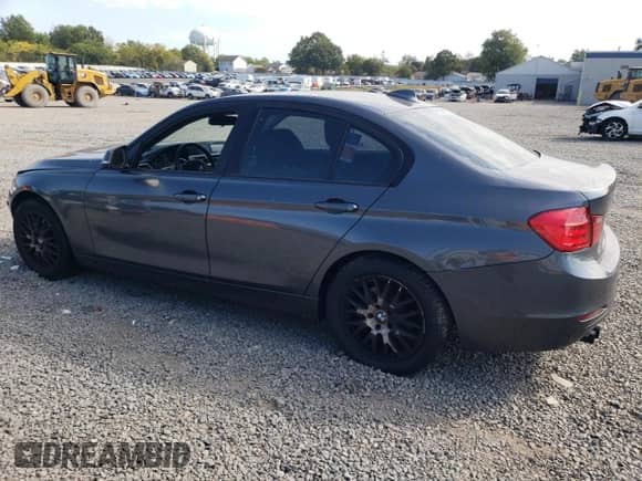 2013 BMW 3 Series 328i xDrive с VIN WBA3B5C56DF138900, выставлен на аукционе Copart как лот 71041105 с пробегом 170 800 миль миль и Списание • Salvage title. История ставок и продаж доступна на DreamBid. Изображение 2.