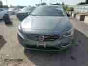 2017 Volvo S60 Inscription Platinum z VIN LYV402TM8HB143000, wystawiony jako Copart lot #80237205 z przebiegiem 72 098 mil mil oraz Szkoda całkowita • Salvage title. Historia ofert i sprzedaży dostępna na DreamBid. Obrazek 13.